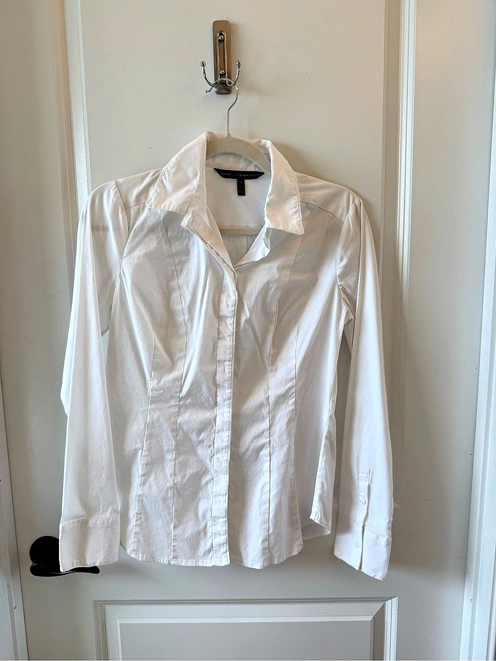 White House Black Market White Button-Down Shirt Size 4